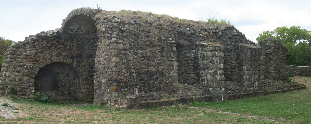 Kloster Stolpe an der Peene, Ruine der Klosterkirche von Westen